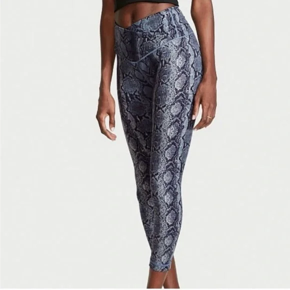 Victoria’s Secret • Navy Blue Snake Print 3/4 Length Leggings • Size 16 XL • NWT - Picture 1 of 6